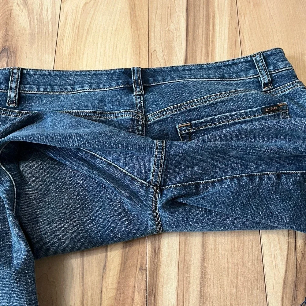 LL Bean Signature Women's Jeans Sz 10P Distressed Straight Ankle 10